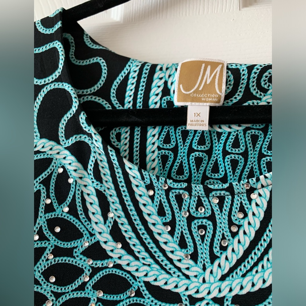 Plus size blouse - Picture 2 of 4